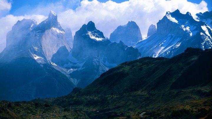 1024px-A_view_towards_Torres_Del_Paine.jpg